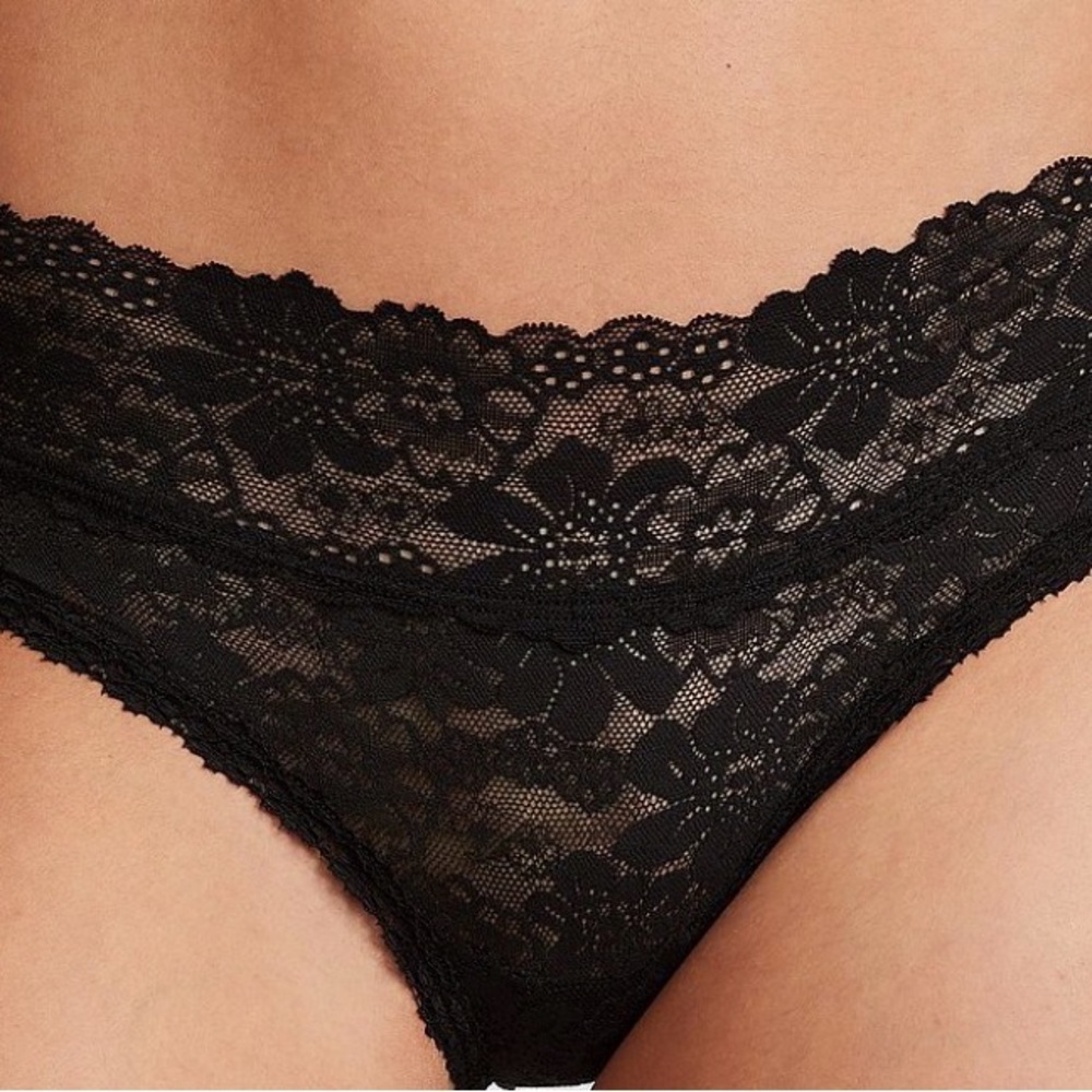 6️⃣9️⃣7️⃣ Victoria's Secret Black Floral Brief Lace Panties